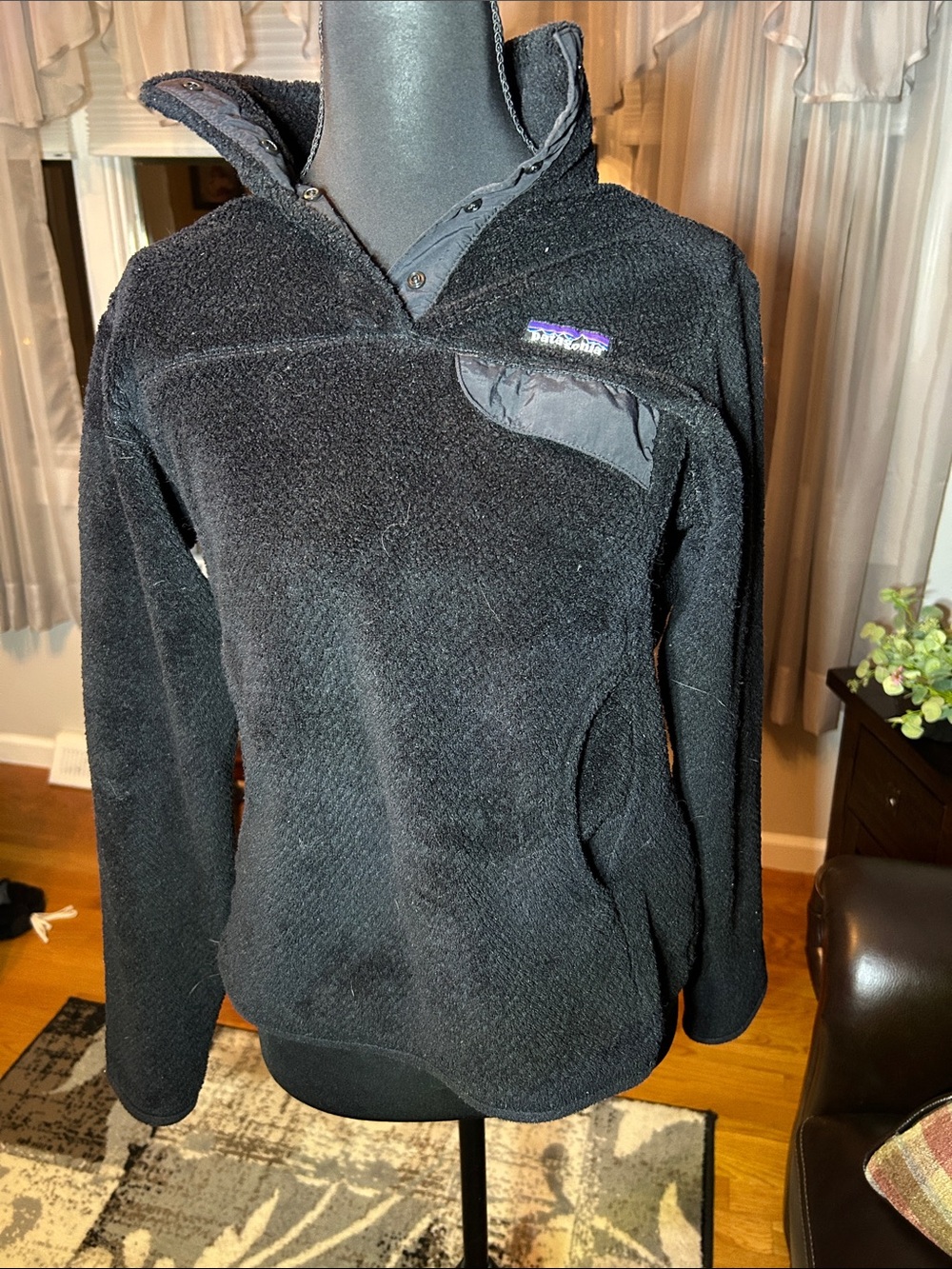 Patagonia Black Fleece Pullover with Logo Patch